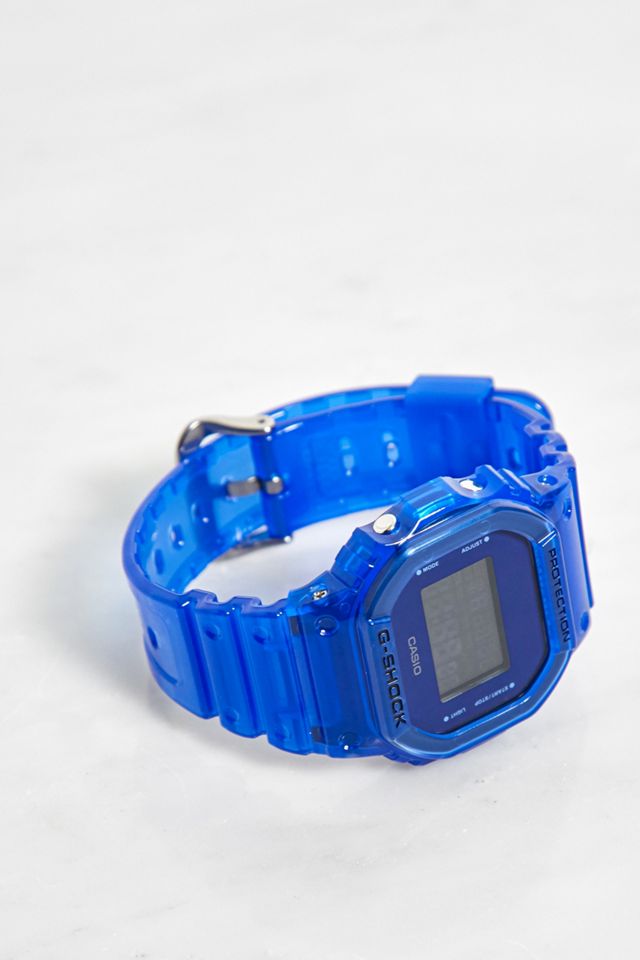 Reloj Casio G-Shock DW5600 Translucent Blue | Urban Outfitters ES