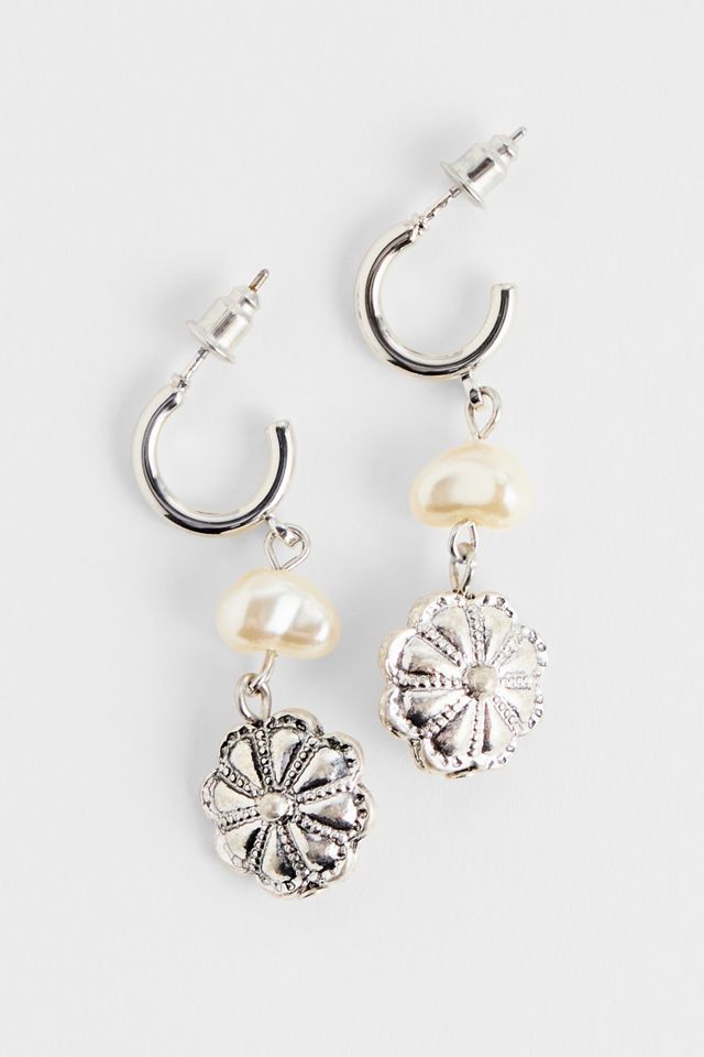 Silence + Noise Round Etched Pearl Earrings #1