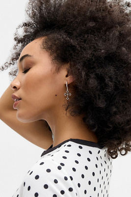 Boucles d'oreilles croix ornées en taille: TAILLE UNIQUE - Silence + Noise - Modalova