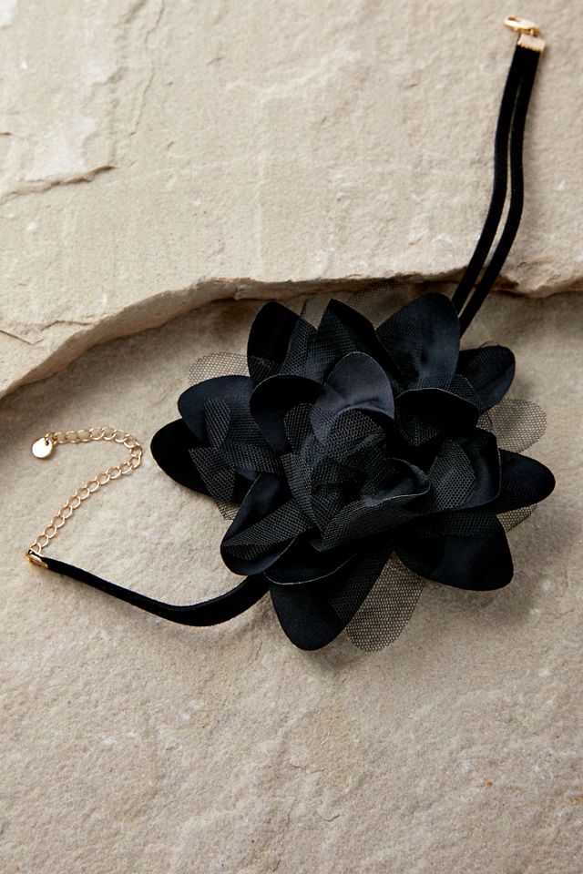 Silence + Noise Oversized Mesh Flower Choker Necklace #1
