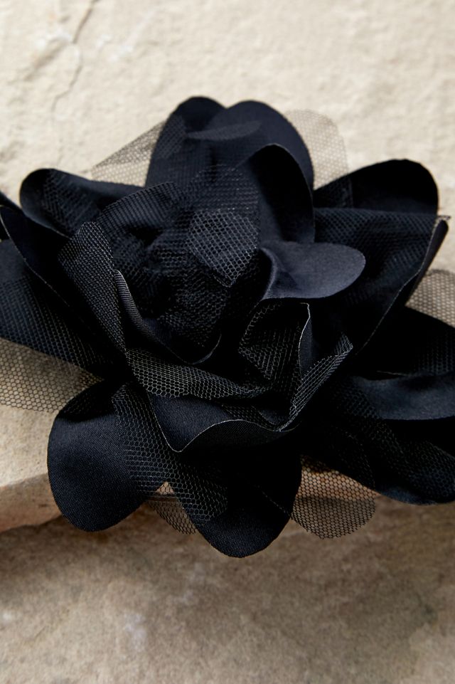 Silence + Noise Oversized Mesh Flower Choker Necklace #2