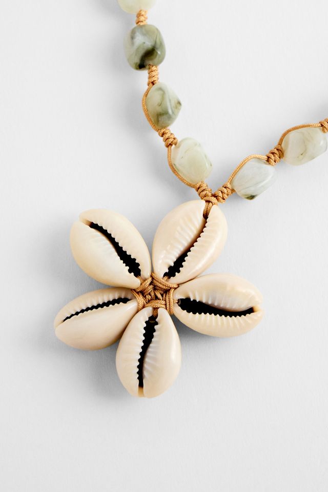 UO Bead Shell Flower Choker Necklace #1