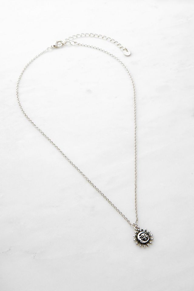 Collier avec pendentif lune #2