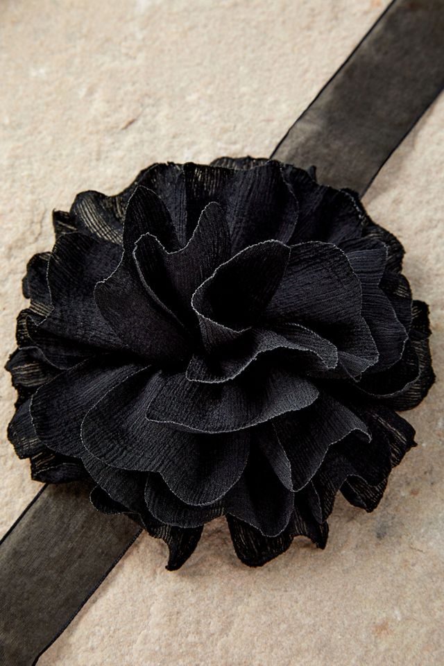Silence + Noise Blumen Band Choker #2