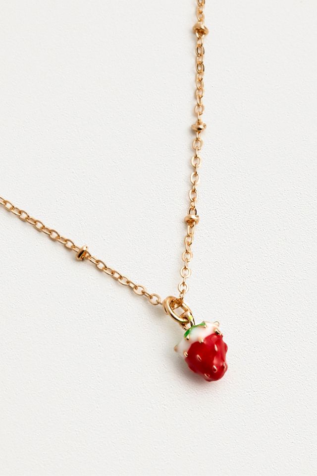 Collier avec petite breloque fraise #1