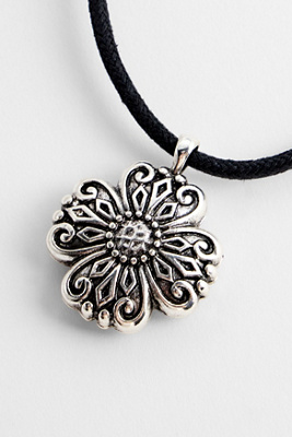 Collier de corde à croix gravée chunky en taille: TAILLE UNIQUE - Silence + Noise - Modalova