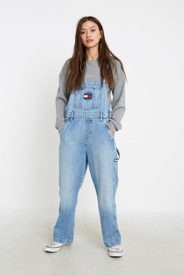 Tommy Jeans - Salopette en denim légèrement délavé
