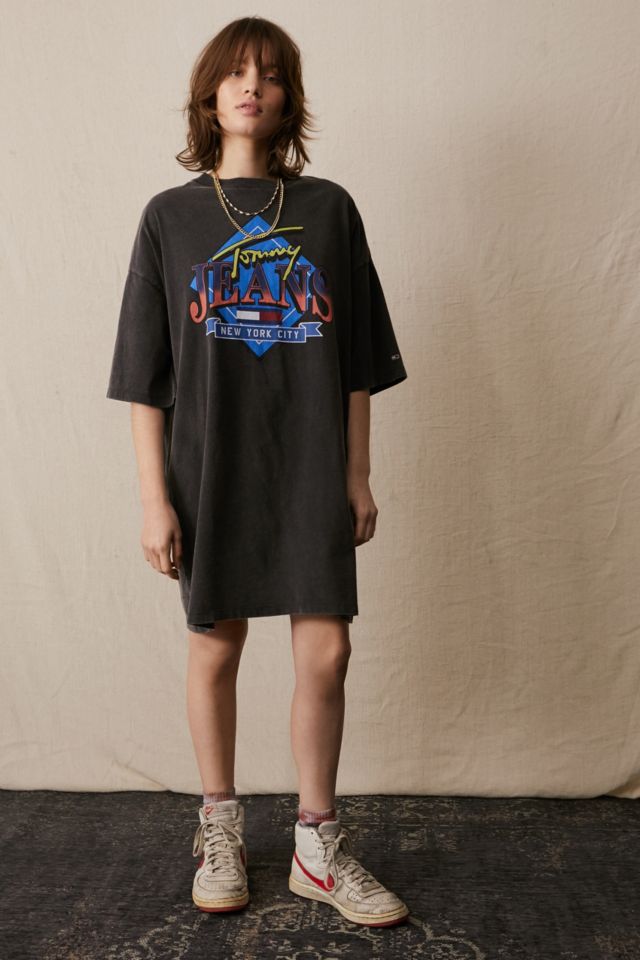 nominelt høj skipper Tommy Hilfiger Black Vintage Logo T-Shirt Dress | Urban Outfitters UK