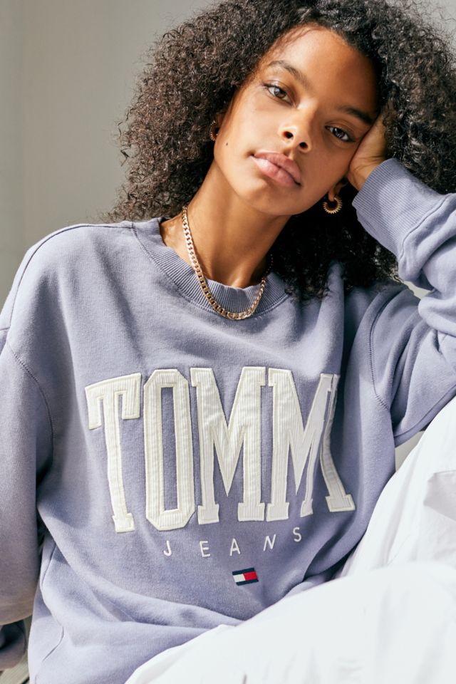 Tommy jeans sweatshirt clearance urban outfitters