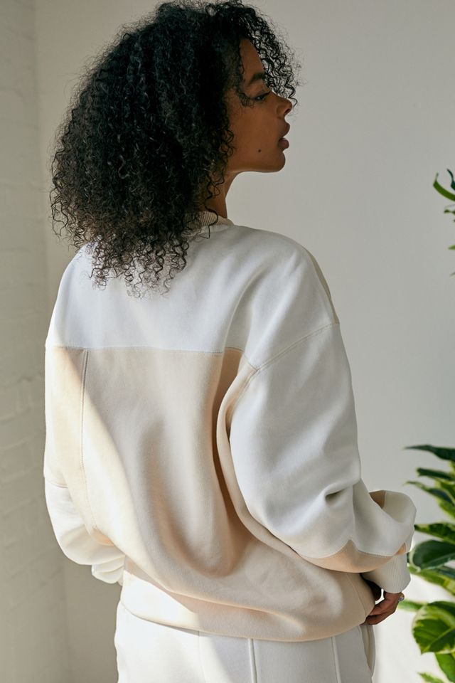 Tommy Jeans – College-Sweatshirt in Ecru mit Rundhalsausschnitt #1