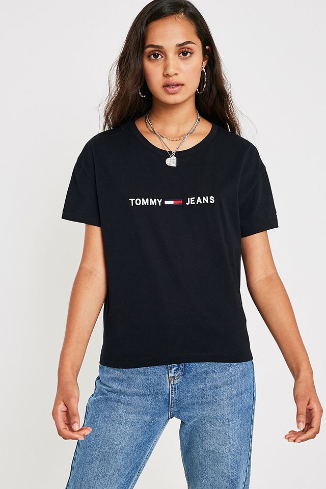Tommy Jeans Boxy Logo T-Shirt | Urban Outfitters UK