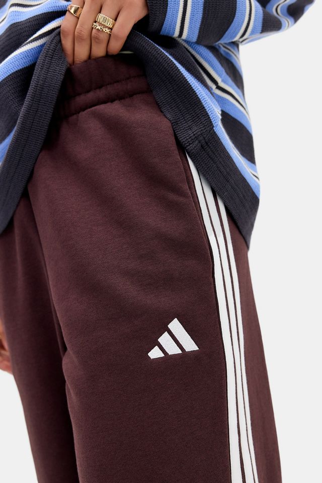 Joggers adidas Chocolate con 3 Rayas #1