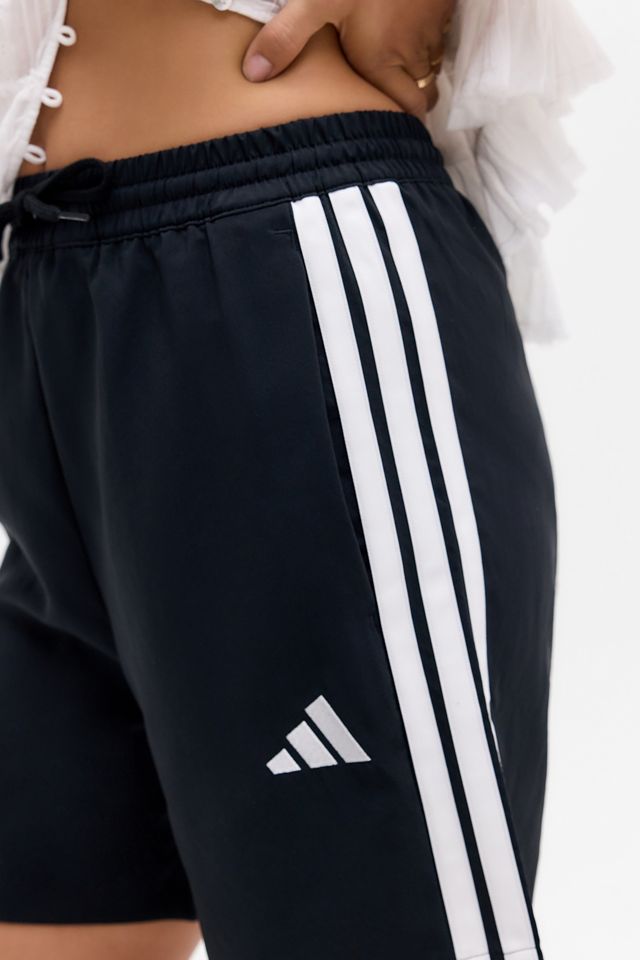 Shorts Chelsea con 3 Rayas Essentials de adidas #1