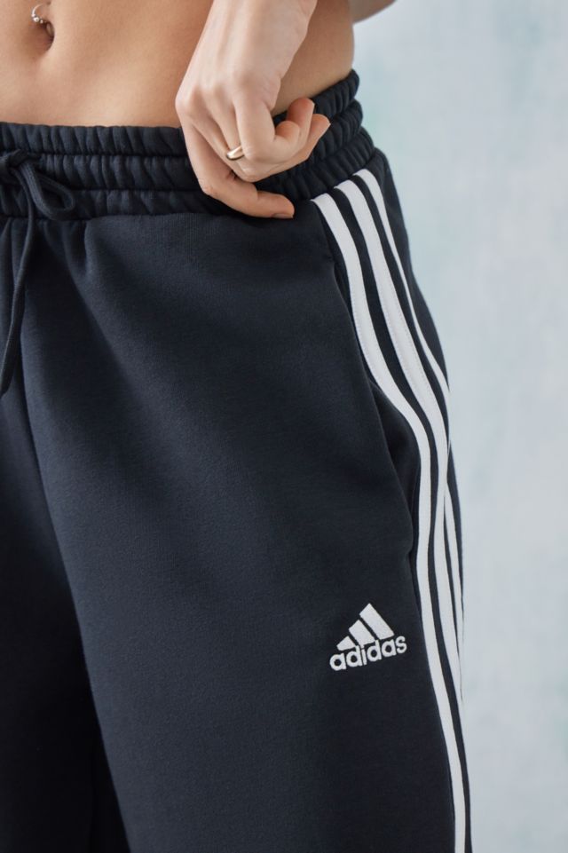 adidas Joggers neri a 3 strisce Urban Outfitters IT