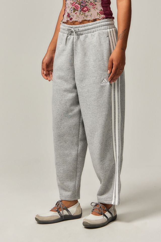 Pantaloni della Tuta Grigi Essentials adidas | Urban Outfitters IT