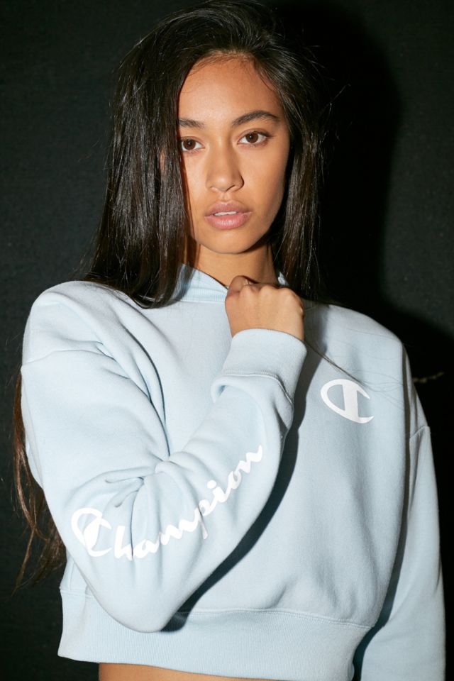 Champion UO Exclusive Blue Logo Crop Crew Sweatshirt | Urban Outfitters UK