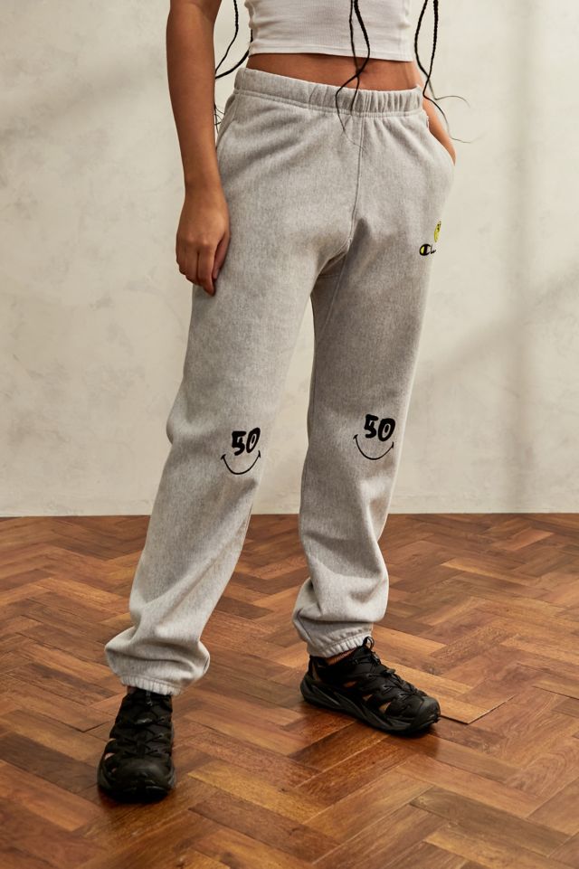 Champion hot sale logo joggers