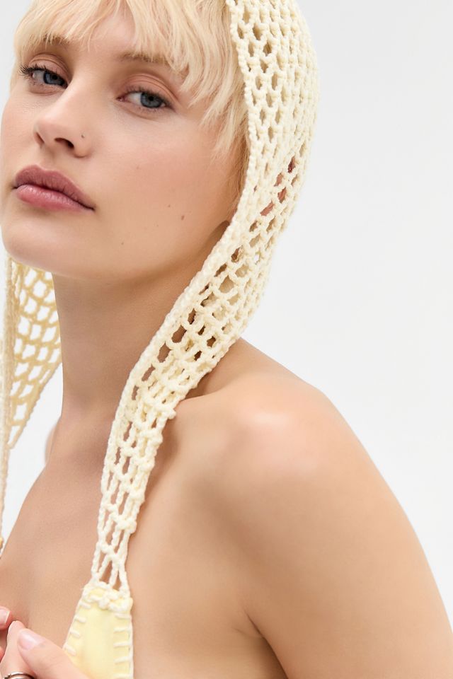 Haut dos-nu à capuche en crochet perlé Zelya Jaded London #1