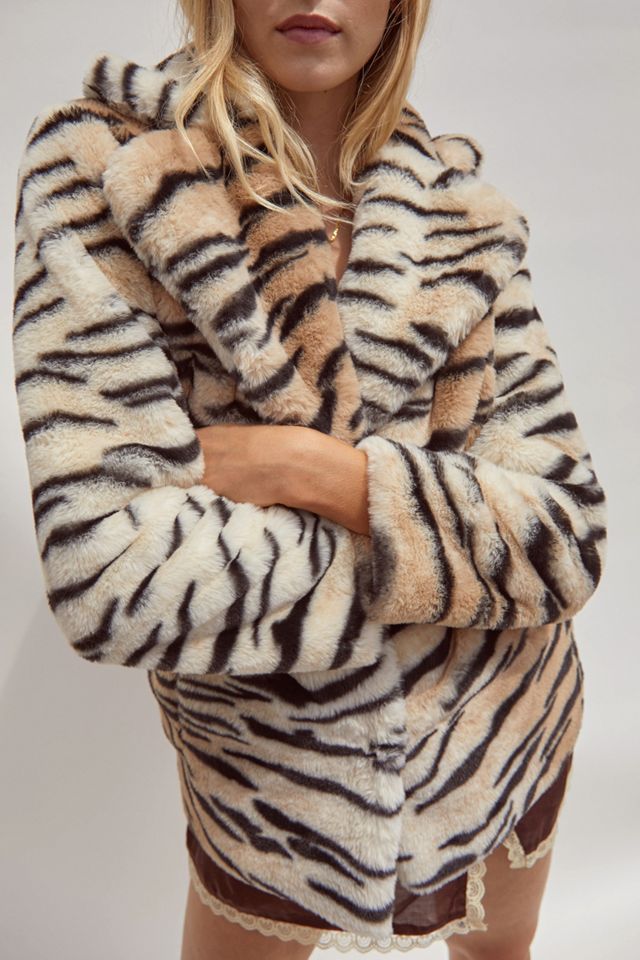 Girlfriend Material – Mantel mit Tigermuster „Hendrix“ in Braun #1