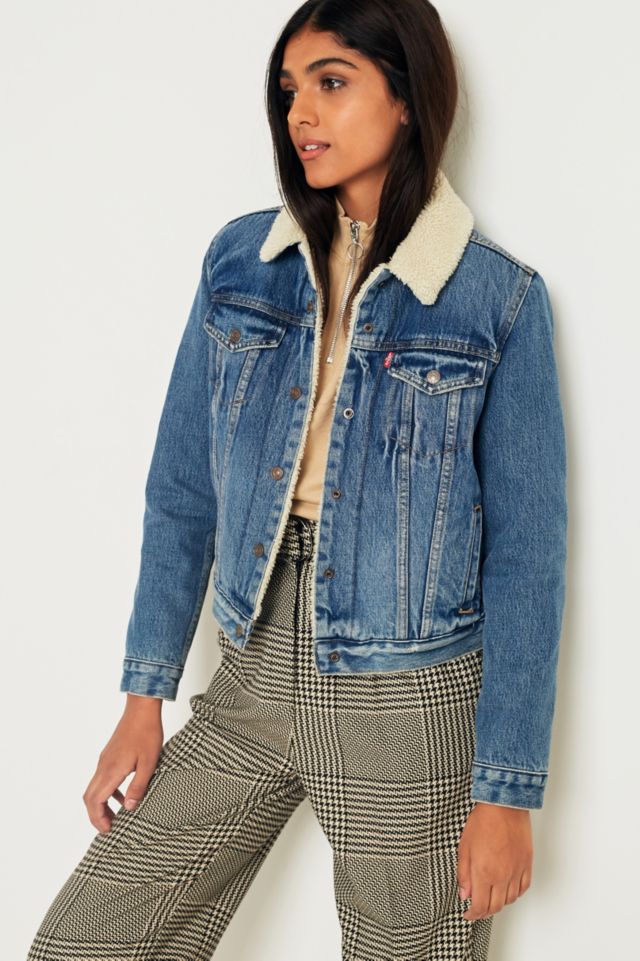 Levi's Original Sherpa Lined Denim Trucker Jacket | Urban Outfitters UK