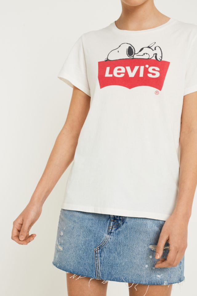 Levi s The Perfect Snoopy T Shirt Urban Outfitters IT