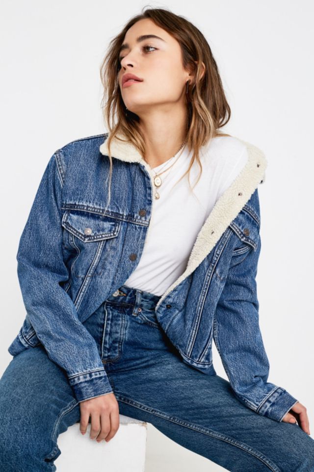 Levi’s Ex-Boyfriend Denim Trucker Jacket | Urban Outfitters UK