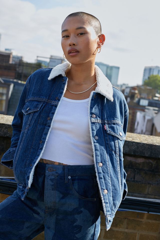 Levi's Indigo Ex-Boyfriend Sherpa Trucker Jacket | Urban Outfitters UK