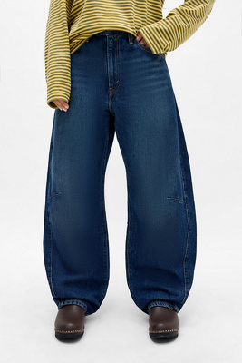 Levi's Cinch Barrel Jeans - Vintage Denim Medium 26W 31L at Urban Outfitters