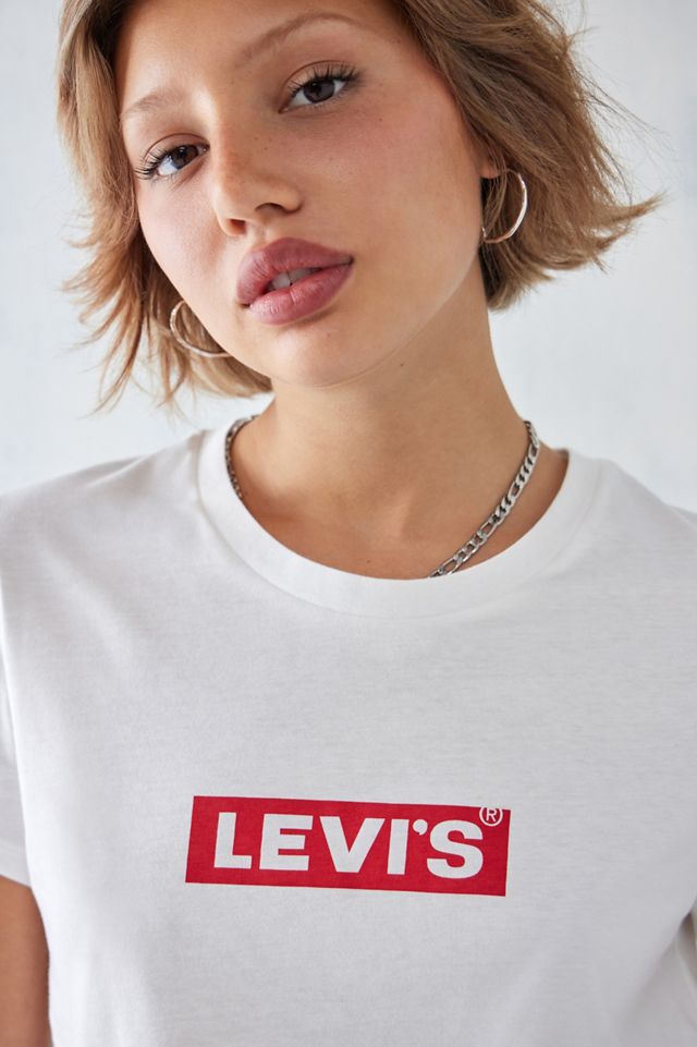 Levi's camiseta blanca Box Tab Urban Outfitters ES