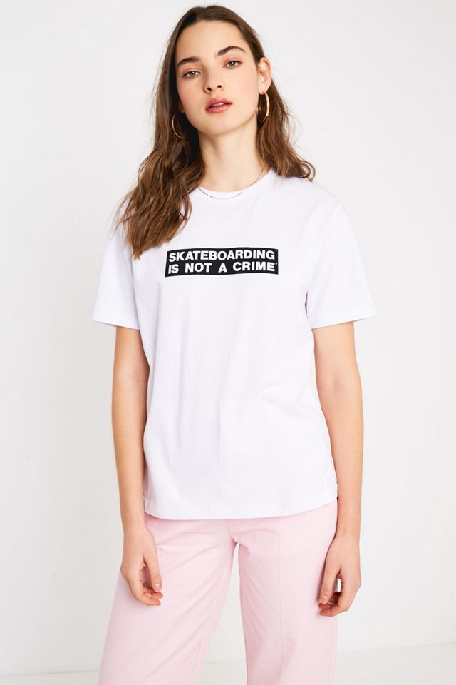 Santa Cruz – T-Shirt „Skateboarding Is Not A Crime“ #1