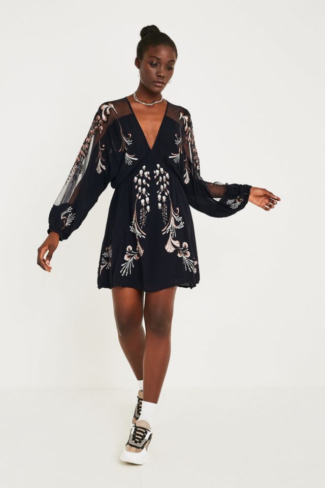 Free People Robe mini avec broderie Bonjour Urban Outfitters FR