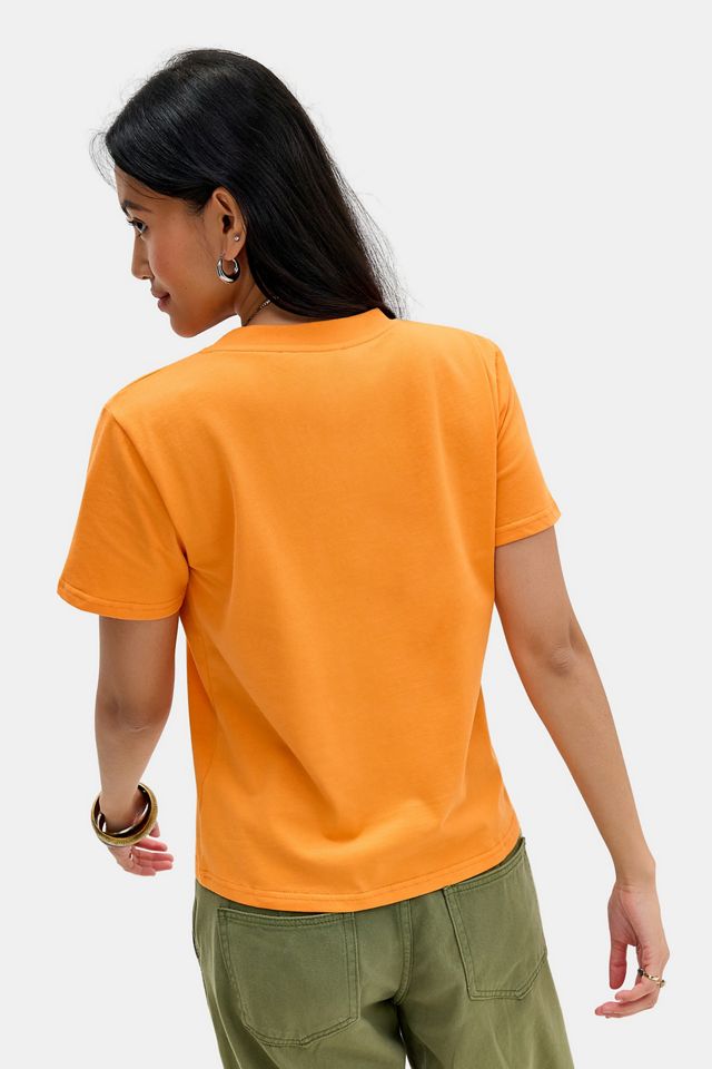 T-shirt UO Overdressed a taglio boxy con slogan #3