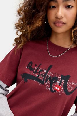 Quiksilver UO Exklusives Burgunderrotes Doppellagiges Grafik-T-Shirt