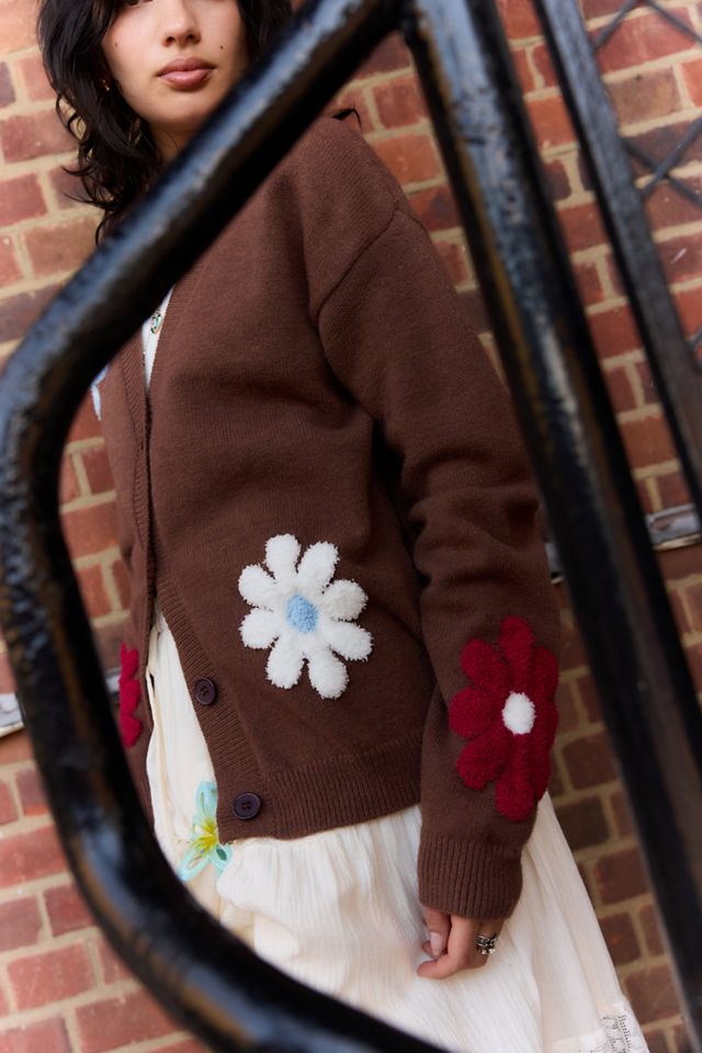 Daisy Street UO Exklusive Strickjacke mit Blumenapplikationen #1