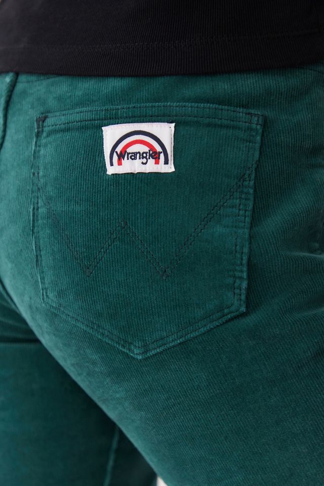 Wrangler – Ausgestellte Jeans aus Cord in Grün #4