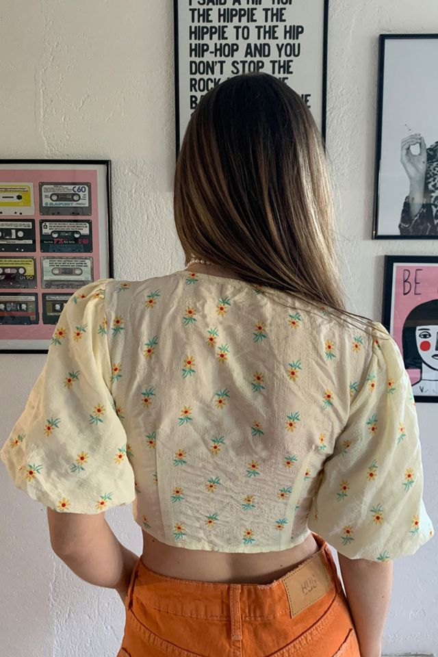 Kiss The Sky - Haut à fleurs blanc et jaune noué sur le devant #2