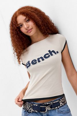Bench Ecru Kirra T-Shirt mit Applikation