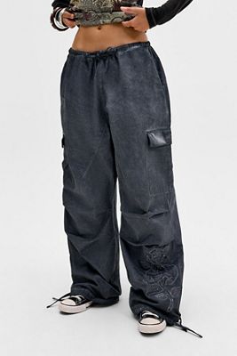 Pantalon parachute brodé tatouage Ed Hardy exclusif UO