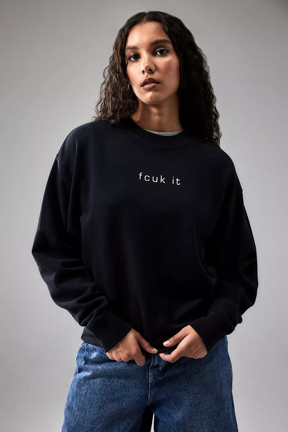 urbanoutfitters.com | FCUK UO Exclusive – Sweatshirt „Fcuk It“