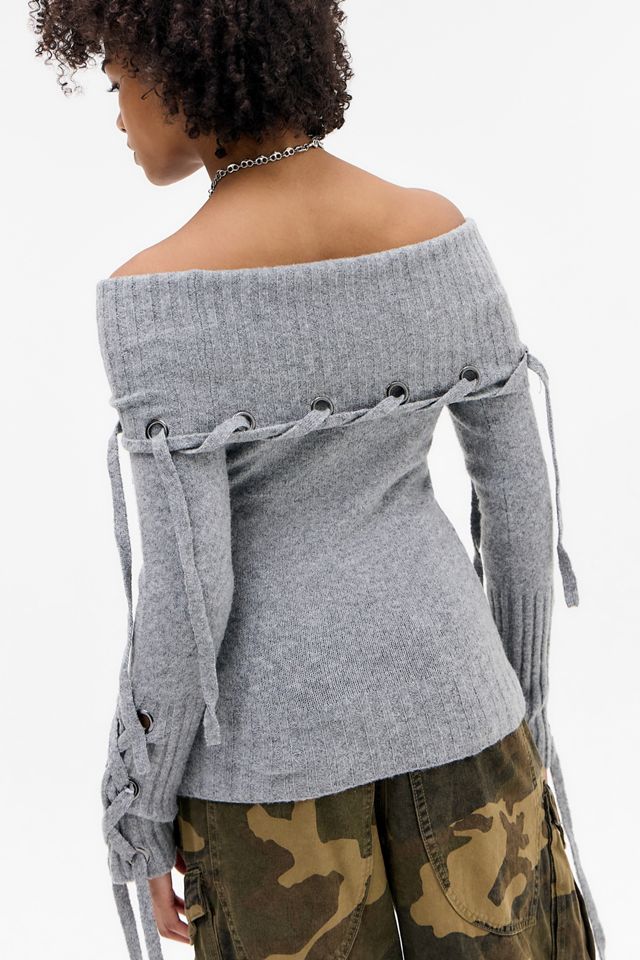 Suéter Gris Acanalado con Hombros Descubiertos de Minga London #3