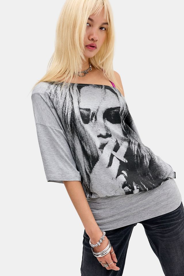 T-shirt graphique à épaules dénudées Glitz & Glitter Minga London #3