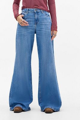 Jeans a Gamba Larga Twisted G11 di Guess Jeans
