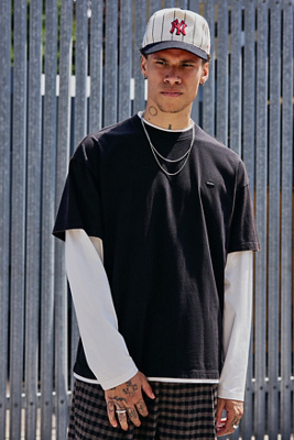 Haut Pailleté Urban Outfitters Noir - Taille XS, Manches Courtes, Neuf Sans étiquette