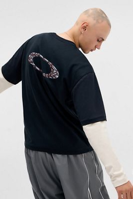 Oakley Camiseta de Manga Larga Exclusiva de UO Graphite Gallium