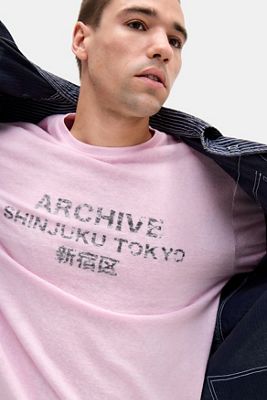 T-shirt graphique à manches longues en tissu flammé UO Archive Tokyo
