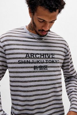 UO Archive Gestreiftes Langarm-Slub-Grafik-T-Shirt