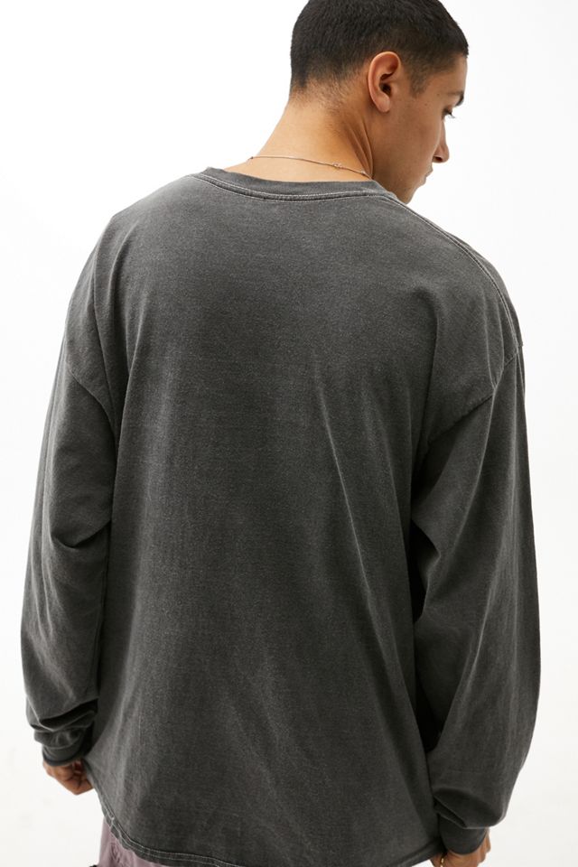 UO – Longsleeve „Alone In Tokyo“ in Schwarz mit Landschaftsprint #1