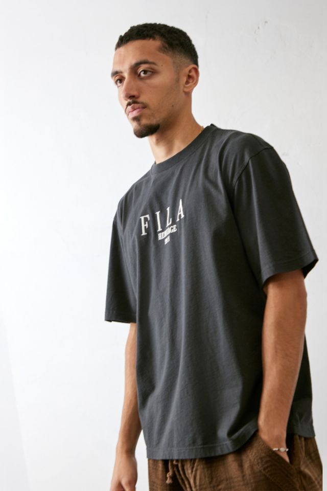 deform Berolige Begyndelsen FILA UO Exclusive Black Pearl Heritage Logo T-Shirt | Urban Outfitters UK