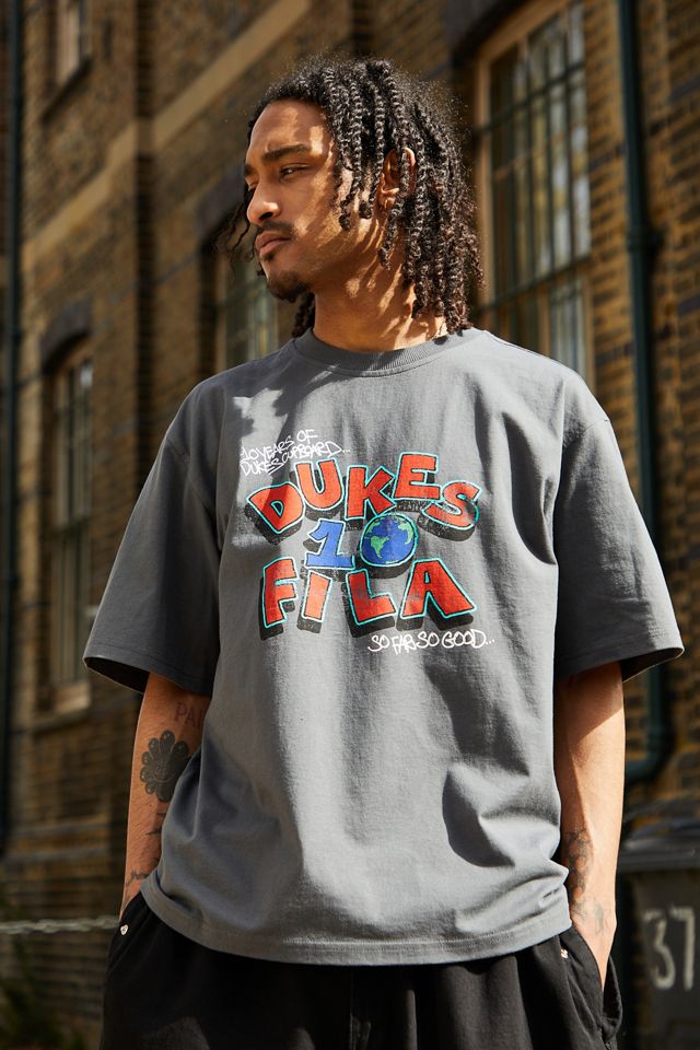 T-shirt noir FILA x Dukes Cupboard exclusif UO #1