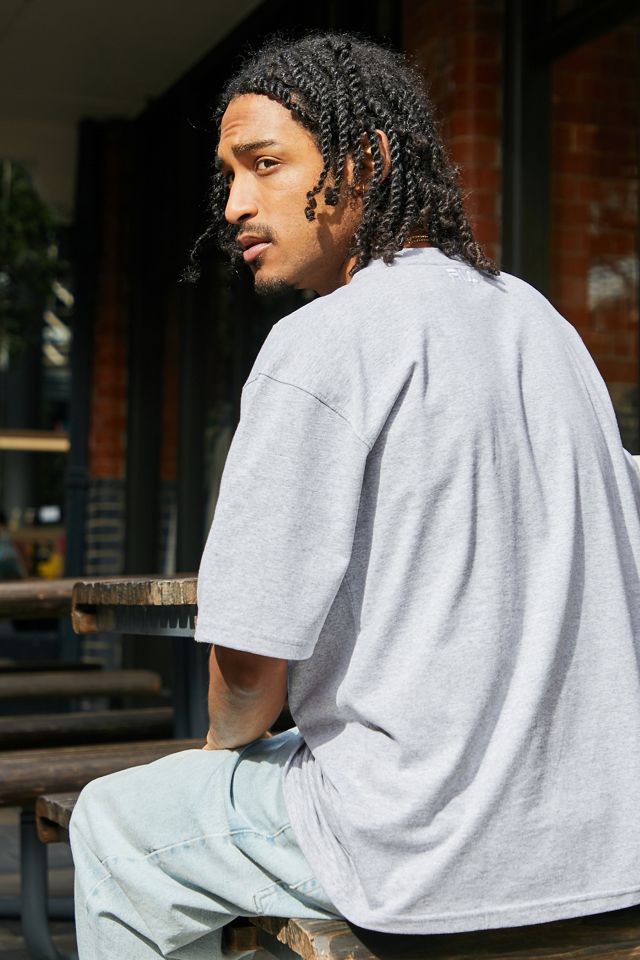 FILA x Dukes Cupboard UO Exklusives Graues T-Shirt #5
